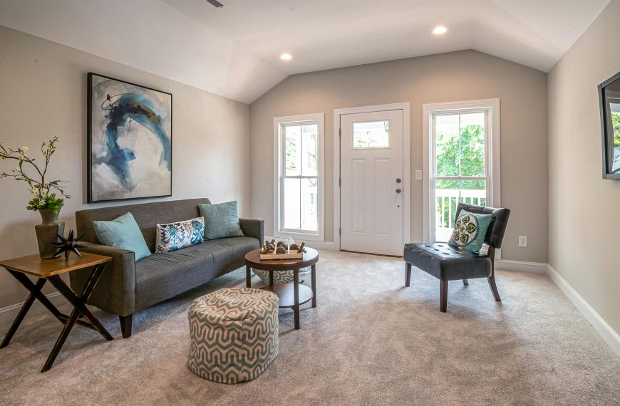 How to Decorate a Small Living Room for Cozy Comfort