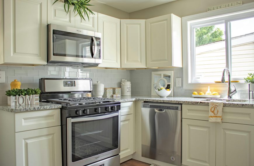 Are White Kitchens Out of Style? Trends & Design Insights